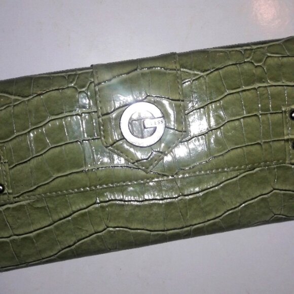 GUESS Tri Fold Wallet Green Faux Leather with Checkbook Holder NEW - Picture 2 of 6